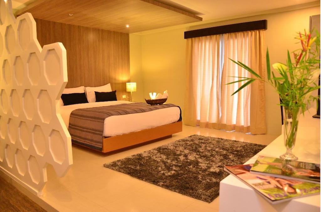 One Manalo Place Puerto Princesa Eksteriør billede
