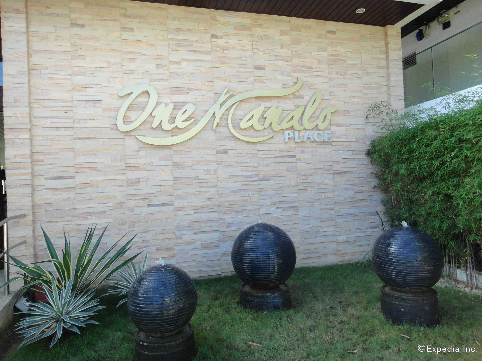 One Manalo Place Puerto Princesa Eksteriør billede